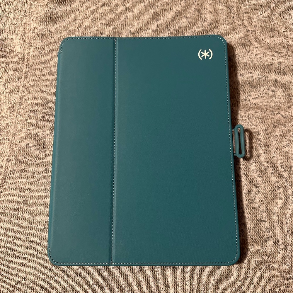 Speck IPad Pro 11 inch folio- 2022 case